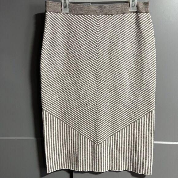 Tahari Women Sweater Knit Midi Skirt Stripe Beige White Large Chevron - Picture 1 of 4